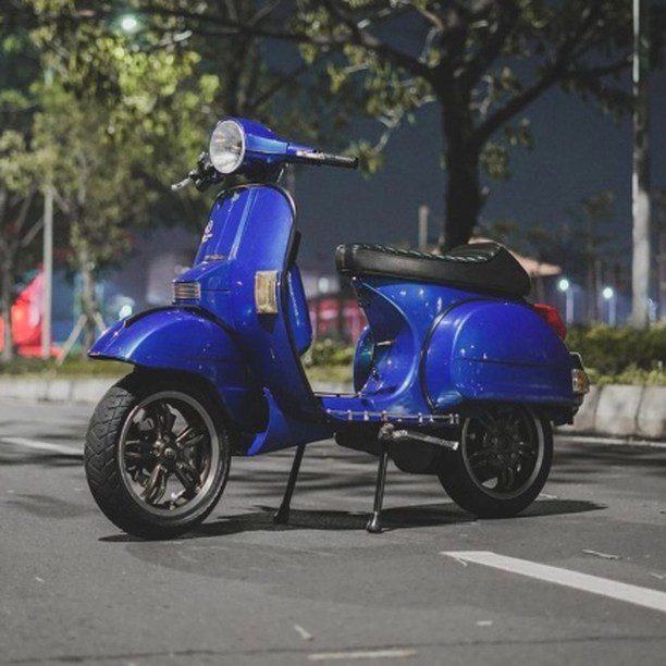 Blue Vespa PX custom modified 

Order Vespa genuine wheel from official dealer
Contact Wa 0819-04-595959
Cek photos in highlight @vesparkindo 
Atau shop online www.tokopedia.com/vesparkindo 

Hashtag and mention @vespapxnet for feature repost
Check website www.vespapx.net for more 

@rafifdrmwn