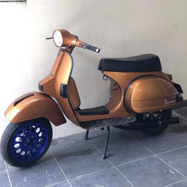 Bronze Vespa PX custom modified

Order Vespa genuine wheel from official dealer Contact Wa 0819-04-595959 Cek photos in highlight @vesparkindo

hashtag and mention @vespapxnet for feature repost Check website www.vespapx.net for more

@galchandra