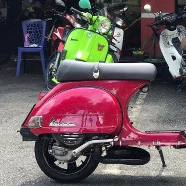Green and red Vespa PX custom modified

Order Vespa genuine wheel from official dealer
Contact Wa 0819-04-595959
Cek photos in highlight @vesparkindo 

hashtag and mention @vespapxnet for feature repost
Check website www.vespapx.net for more

@abgbrendo