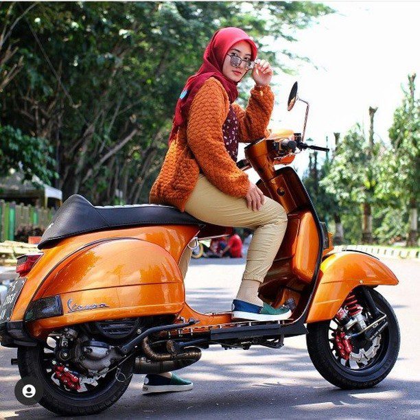 Orange Vespa PX custom modified 

Order Vespa genuine wheel from official dealer
Contact Wa 0819-04-595959
Cek photos in highlight @vesparkindo 

hashtag and mention @vespapxnet for feature repost
Check website www.vespapx.net for more 

@bloeedanielz