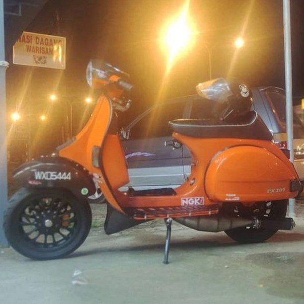 Red orange Vespa PX custom modified 

Order Vespa genuine wheel from official dealer
Contact Wa 0819-04-595959
Cek photos in highlight @vesparkindo 
Atau shop online www.tokopedia.com/vesparkindo

hashtag and mention @vespapxnet for feature repost
Check website www.vespapx.net for more 


@nastyvespacrew