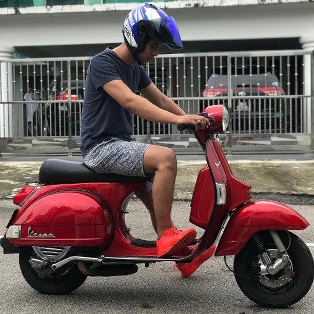 Red Vespa PX custom modified 

Order Vespa genuine wheel from official dealer
Contact Wa 0819-04-595959
Cek photos in highlight @vesparkindo 

hashtag and mention @vespapxnet for feature repost
Check website www.vespapx.net for more 

@azrad_key