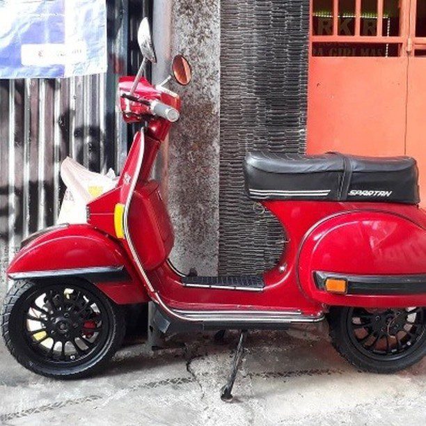 Red Vespa PX  custom modified with black Vespa Sprint wheel 

Order Vespa genuine wheel from official dealer
Contact Wa 0819-04-595959
Cek photos in highlight @vesparkindo 

hashtag and mention @vespapxnet for feature repost
Check website www.vespapx.net for more 


@ardijogjascooter