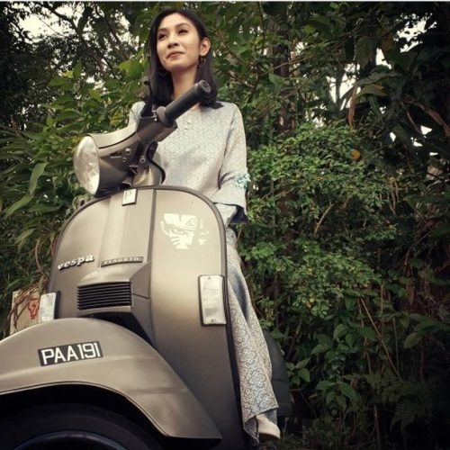 Vespa girl on Grey Vespa PX custom modified with Vespa GTS wheel 

Order Vespa genuine wheel from official dealer
Contact Wa 0819-04-595959
Cek photos in highlight @vesparkindo 

hashtag and mention @vespapxnet for feature repost
Check website www.vespapx.net for more 


@ronieshakib