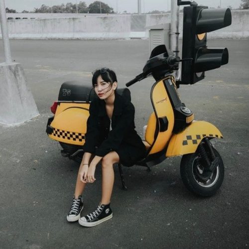Vespa girl on yellow Vespa excel t5 classic

hashtag and mention @vespapxnet for feature repost
Check website www.vespapx.net for more 

@mamang.potret @mputtds