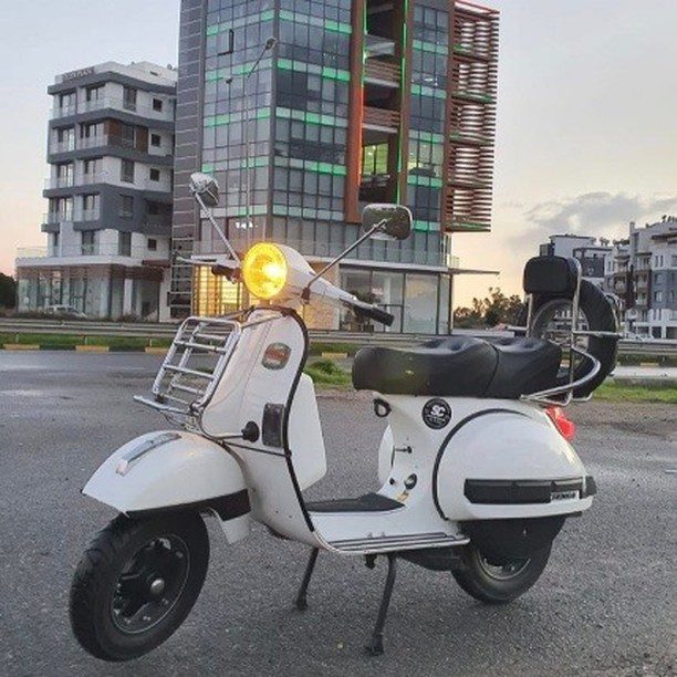White classic Vespa PX with accessories 

hashtag and mention @vespapxnet for feature repost
Check website www.vespapx.net for more 



@vespa_club_cyprus