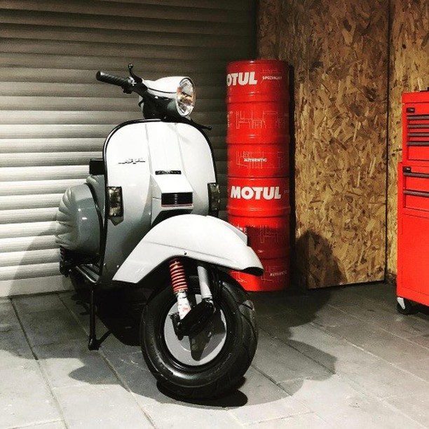 White Vespa PX custom modified accessories 

Order Vespa genuine wheel from official dealer
Contact Wa 0819-04-595959
Cek photos in highlight @vesparkindo 

hashtag and mention @vespapxnet for feature repost
Check website www.vespapx.net for more 


@theretromind @dogusatamturk