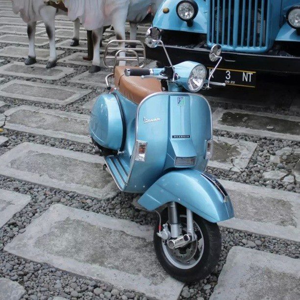 Blue Vespa PX classic 

Order Vespa genuine wheel from official dealer
Contact Wa 0819-04-595959
Cek photos in highlight @vesparkindo 
Atau shop online www.tokopedia.com/vesparkindo 

Hashtag and mention @vespapxnet for feature repost
Check website www.vespapx.net for more 

 @widhybecka