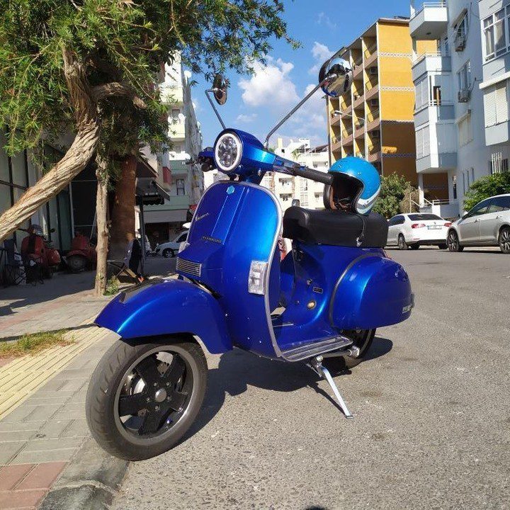 Blue Vespa PX custom modified 

Order Vespa genuine wheel from official dealer
Contact Wa 0819-04-595959
Cek photos in highlight @vesparkindo 

hashtag and mention @vespapxnet for feature repost
Check website www.vespapx.net for more 


 @itakethepaper