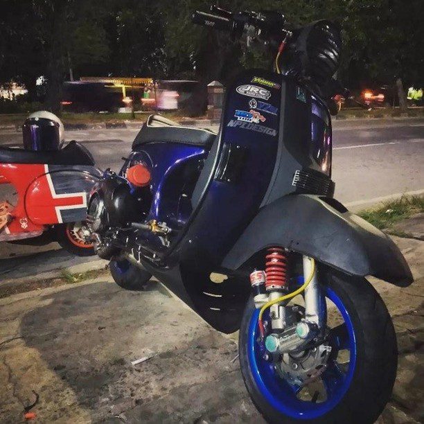 Blue Vespa PX custom modified 

Order Vespa genuine wheel from official dealer
Contact Wa 0819-04-595959
Cek photos in highlight @vesparkindo 
Atau shop online www.tokopedia.com/vesparkindo 

Hashtag and mention @vespapxnet for feature repost
Check website www.vespapx.net for more 

@rizkimuchammad196