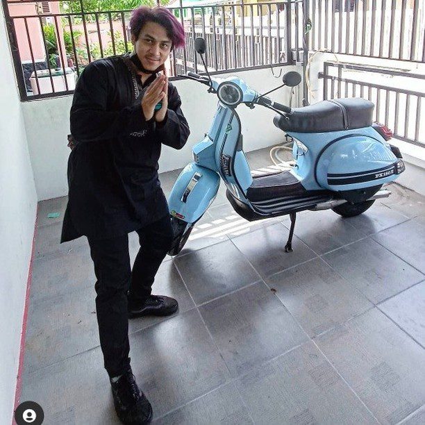 Blue Vespa PX custom modified 

Order Vespa genuine wheel from official dealer
Contact Wa 0819-04-595959
Cek photos in highlight @vesparkindo 
Atau shop online www.tokopedia.com/vesparkindo 

Hashtag and mention @vespapxnet for feature repost
Check website www.vespapx.net for more 

 @dendyjumadil