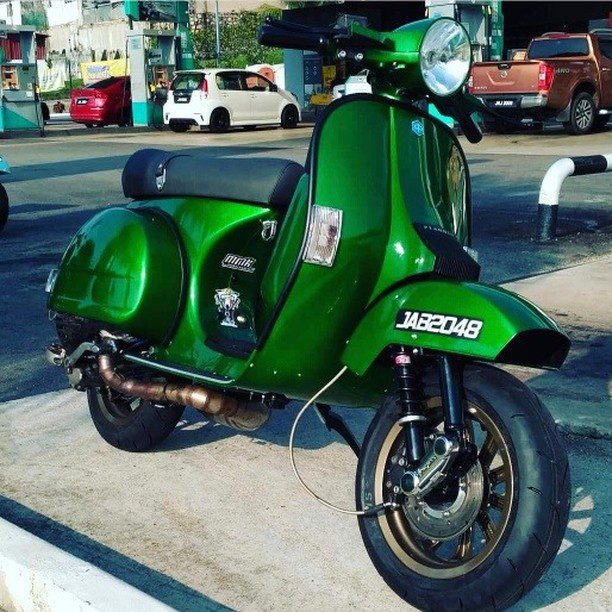 Green Custom color Vespa PX

Order Vespa genuine wheel from official dealer
Contact Wa 0819-04-595959
Cek photos in highlight @vesparkindo 

hashtag and mention @vespapxnet for feature repost
Check website www.vespapx.net for more 


@addyvespacolour