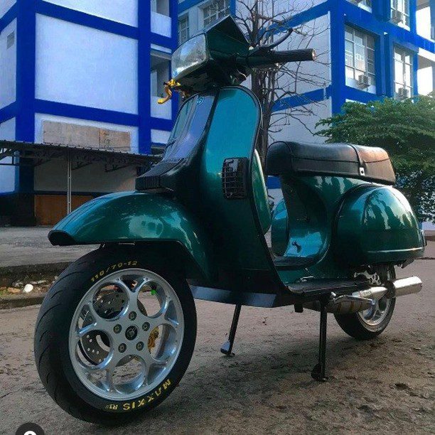 Green Vespa excel t5 custom modified 

Order Vespa genuine wheel from official dealer
Contact Wa 0819-04-595959
Cek photos in highlight @vesparkindo 
Atau shop online www.tokopedia.com/vesparkindo 

Hashtag and mention @vespapxnet for feature repost
Check website www.vespapx.net for more 

@_taufiqulhafiz