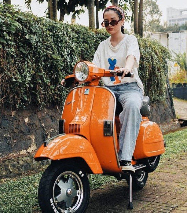 Orange Vespa PX custom classic

Hashtag and mention @vespapxnet for feature repost
Check website www.vespapx.net for more 

@theoranje_