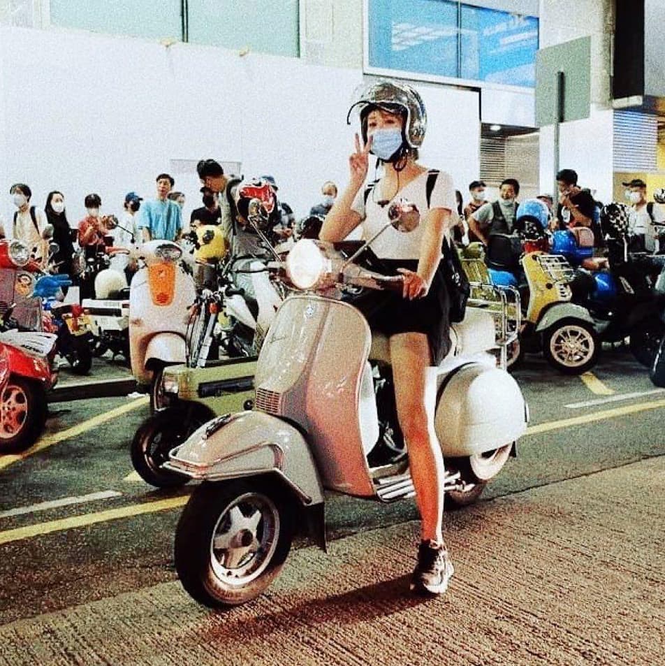 Vespa girl on Light grey Vespa PX classic

Hashtag and mention @vespapxnet for feature repost
Check website www.vespapx.net for more 

@wingwinglui