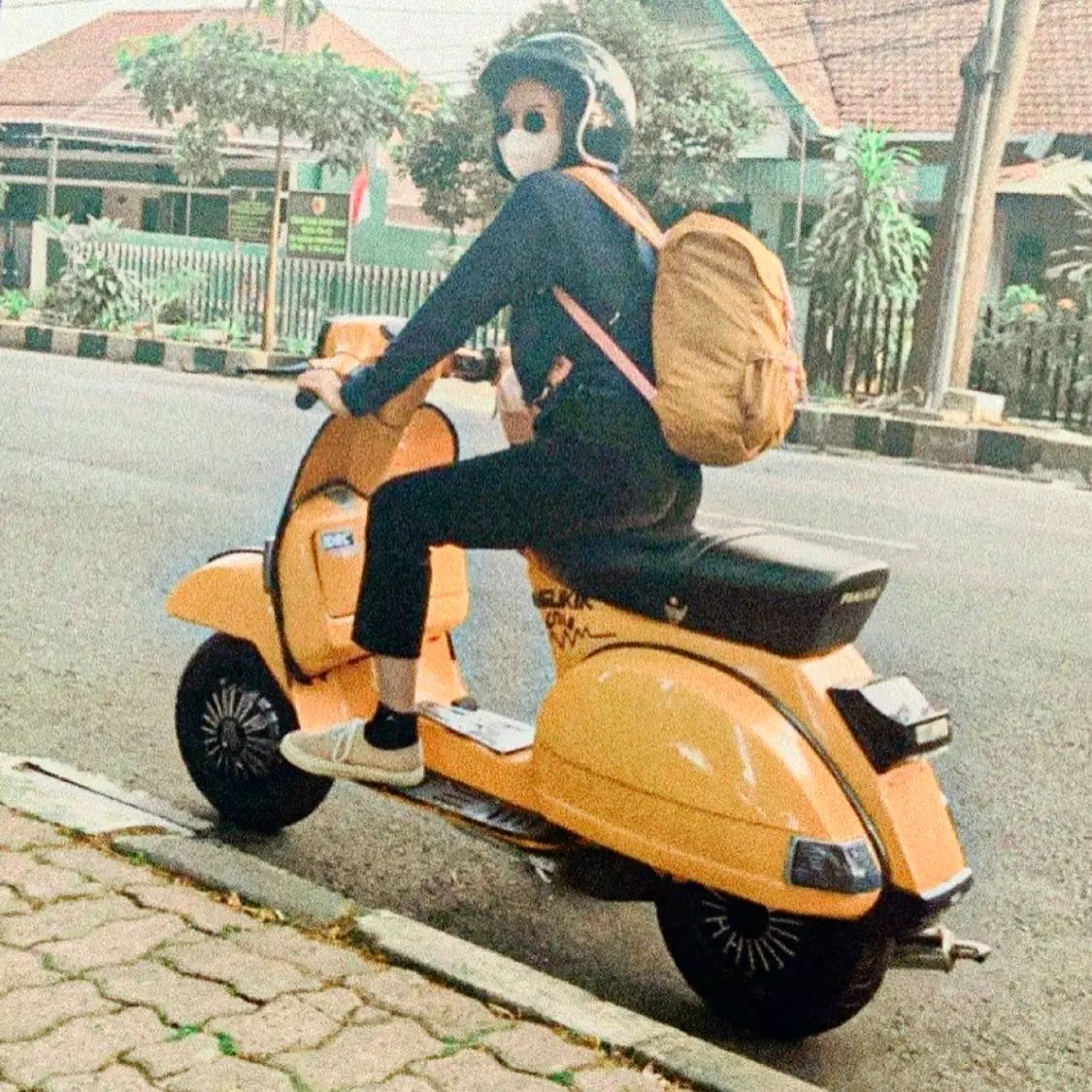 Vespa girl on yellow Vespa px classic 

Hashtag and mention @vespapxnet for feature repost
Check website www.vespapx.net for more 

@auraaauuu