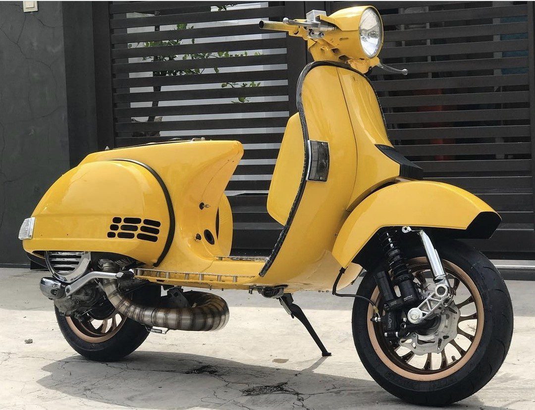 Yellow Vespa PX custom modified 

Order Vespa genuine wheel from official dealer
Contact Wa 0819-04-595959
Cek photos in highlight @vesparkindo 

hashtag and mention @vespapxnet for feature repost
Check website www.vespapx.net for more 

@azrad_key