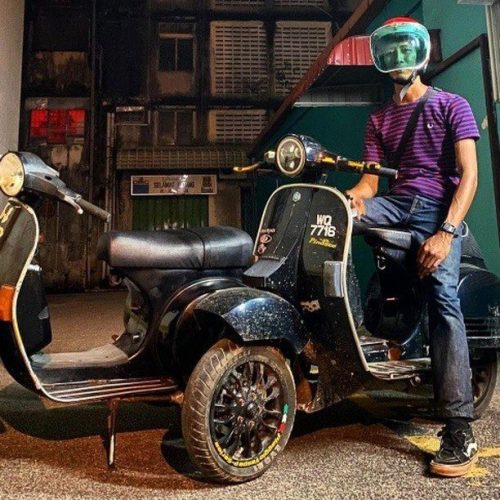 Black Vespa PX custom modified with Vespa Sprint wheels

Order Vespa genuine wheel from official dealer
Contact Wa 0819-04-595959
Cek photos in highlight @vesparkindo 
Atau shop online www.tokopedia.com/vesparkindo 

Hashtag and mention @vespapxnet for feature repost
Check website www.vespapx.net for more 

@ameer_azfar