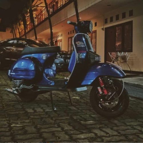Blue Vespa PX custom modified 

Hashtag and mention @vespapxnet for feature repost
Check website www.vespapx.net for more 

@sy.aln97