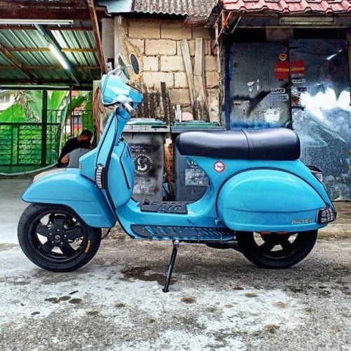 Blue Vespa PX custom modified 

Order Vespa genuine wheel from official dealer
Contact Wa 0819-04-595959
Cek photos in highlight @vesparkindo 
Atau shop online www.tokopedia.com/vesparkindo 

Hashtag and mention @vespapxnet for feature repost
Check website www.vespapx.net for more 

@ronieshakib