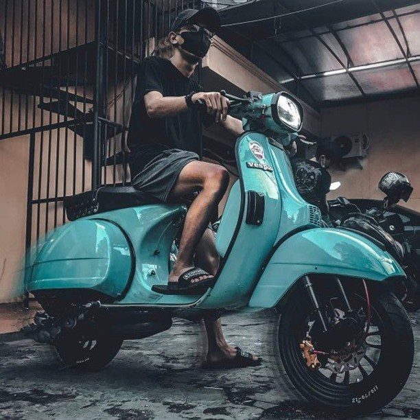 Blue Vespa PX custom modified 

Order Vespa genuine wheel from official dealer
Contact Wa 0819-04-595959
Cek photos in highlight @vesparkindo 
Atau shop online www.tokopedia.com/vesparkindo 

Hashtag and mention @vespapxnet for feature repost
Check website www.vespapx.net for more 

@uthaaa_