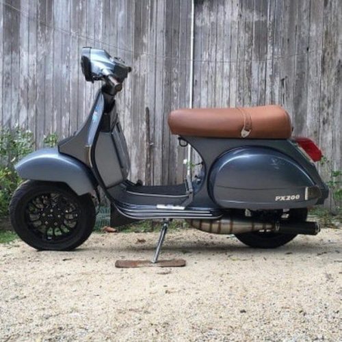Grey Vespa PX 200 custom modified 

Hashtag and mention @vespapxnet for feature repost
Check website www.vespapx.net for more 

feature @fazal_alwi
