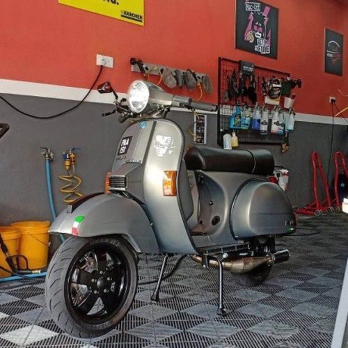 Grey Vespa PX custom modified 

Order Vespa genuine wheel from official dealer
Contact Wa 0819-04-595959
Cek photos in highlight @vesparkindo 
Atau shop online www.tokopedia.com/vesparkindo 

Hashtag and mention @vespapxnet for feature repost
Check website www.vespapx.net for more 

@ronieshakib