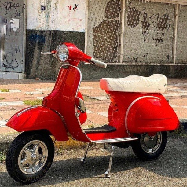 Red Vespa PX custom classic

Hashtag and mention @vespapxnet for feature repost
Check website www.vespapx.net for more 

@theoranje_