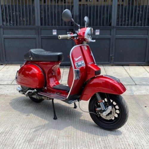 Red Vespa PX custom modified 

Order Vespa genuine wheel from official dealer
Contact Wa 0819-04-595959
Cek photos in highlight @vesparkindo 
Atau shop online www.tokopedia.com/vesparkindo 

Hashtag and mention @vespapxnet for feature repost
Check website www.vespapx.net for more 

@berkah.scooter