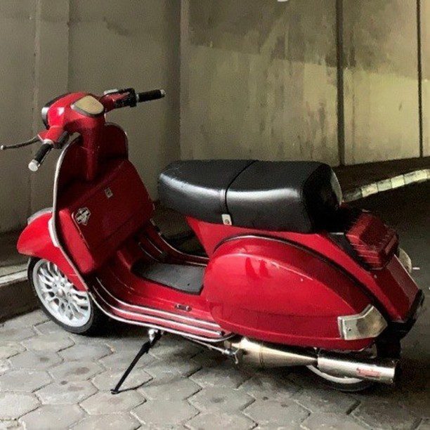 Red Vespa PX custom modified 

Order Vespa genuine wheel from official dealer
Contact Wa 0819-04-595959
Cek photos in highlight @vesparkindo 
Atau shop online www.tokopedia.com/vesparkindo 

Hashtag and mention @vespapxnet for feature repost
Check website www.vespapx.net for more 

@iqbalproo