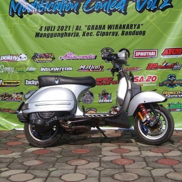 Silver Vespa px custom modified

Order Vespa genuine wheel from official dealer
Contact Wa 0819-04-595959
Cek photos in highlight @vesparkindo 
Atau shop online www.tokopedia.com/vesparkindo 

Hashtag and mention @vespapxnet for feature repost
Check website www.vespapx.net for more 

@dadang_excel_modificator