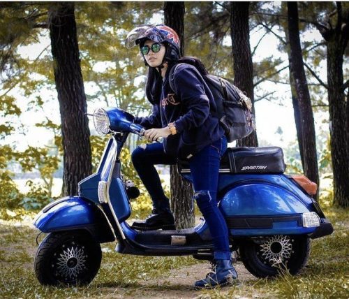 Vespa girl on blue Vespa PX classic

Hashtag and mention @vespapxnet for feature repost
Check website www.vespapx.net for more 

@dnrmaharani