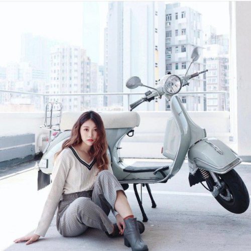Vespa girl on classic grey Vespa PX

Hashtag and mention @vespapxnet for feature repost
Check website www.vespapx.net for more 

 @wingwinglui