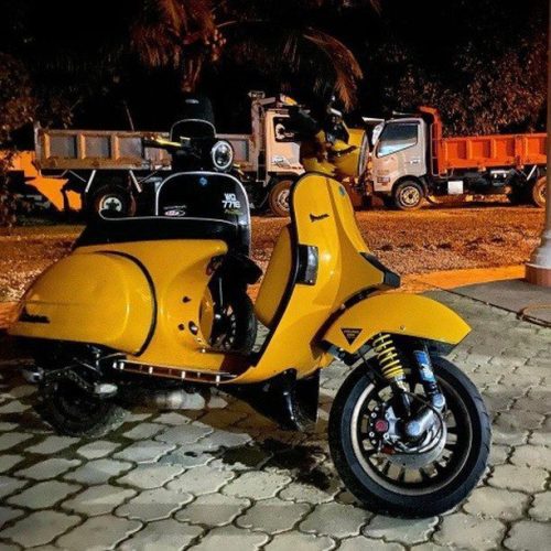 Yellow Vespa PX custom modified with Vespa Sprint wheels

Order Vespa genuine wheel from official dealer
Contact Wa 0819-04-595959
Cek photos in highlight @vesparkindo 
Atau shop online www.tokopedia.com/vesparkindo 

Hashtag and mention @vespapxnet for feature repost
Check website www.vespapx.net for more 

@ameer_azfar