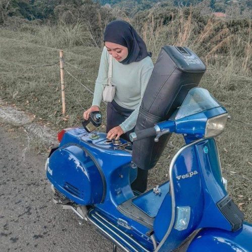 Blue Vespa Excel t5 classic with Vespa girl

Hashtag and mention @vespapxnet for feature repost
Check website www.vespapx.net for more 

@cahyalizaa
