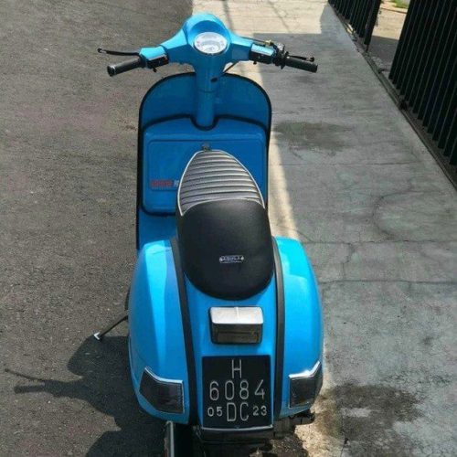 Blue Vespa PX custom modified 

Order Vespa genuine wheel from official dealer
Contact Wa 0819-04-595959
Cek photos in highlight @vesparkindo 

hashtag and mention @vespapxnet for feature repost
Check website www.vespapx.net for more 

@padock_258