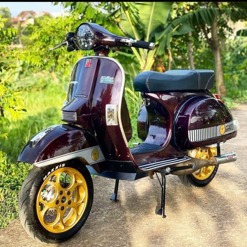 Maroon purple Vespa PX custom modified

hashtag and mention @vespapxnet for feature repost Check website www.vespapx.net for more 

@ninteedscooter