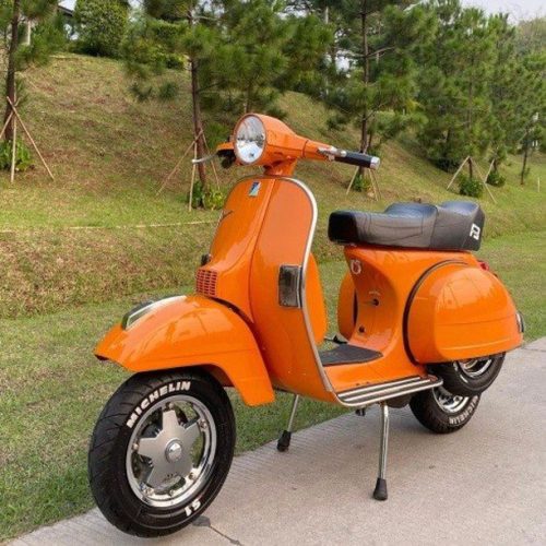 Orange Vespa PX custom classic

Hashtag and mention @vespapxnet for feature repost
Check website www.vespapx.net for more 

@theoranje_