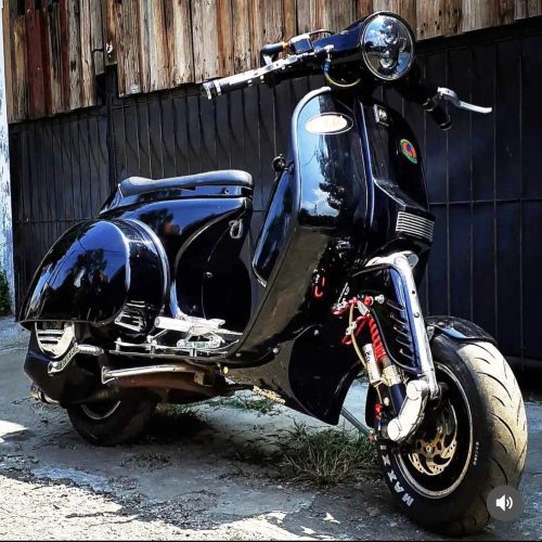 Black custom Vespa PX 

Check out Vespa accessories and merchandise, link in bio @vespapxnet 

feature @glanetsradicalkustom