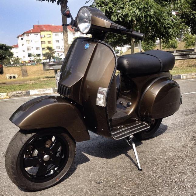Brown Vespa PX custom modified with black GTS wheels

Cek web vespapx.net for more photo gallery and accessories. hastag mention/tag @vespapxnet for repost 

Cek toped for wheels, parts, accessories, merchandise @vesparkindo
Link in profile


feature @abgbrendo