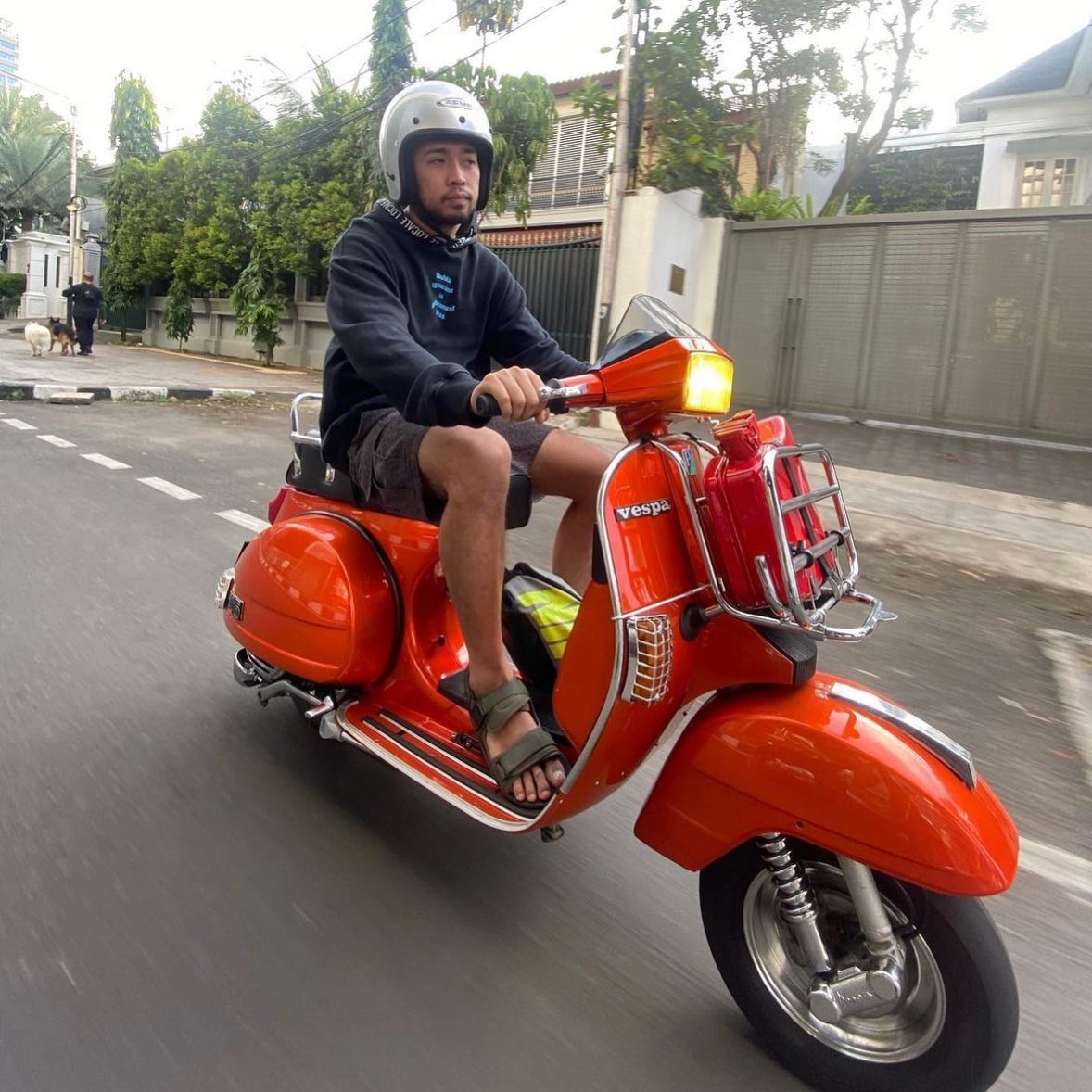 Orange Vespa Excel T5 custom

hashtag and mention @vespapxnet for feature repost Check website www.vespapx.net for more 

feature @putbal.id