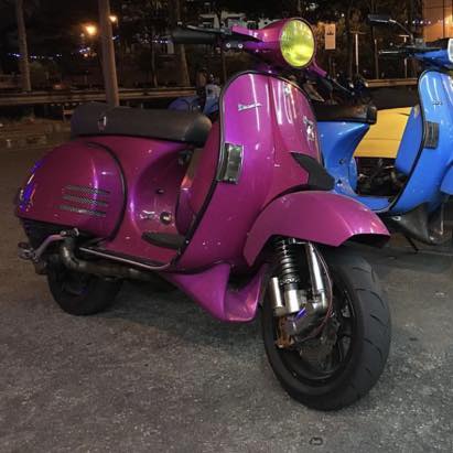 Purple Vespa PX custom modified with brown saddle 

Cek web vespapx.net for more photo gallery and accessories. hastag mention/tag @vespapxnet for repost 

Cek toped for wheels, parts, accessories, merchandise @vesparkindo
Link in profile


feature @abgbrendo