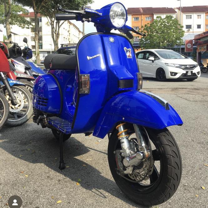 Blue Vespa PX custom modified with black GTS wheels 

Cek web vespapx.net for more photo gallery and accessories. hastag mention/tag @vespapxnet for repost 

Cek toped for wheels, parts, accessories, merchandise @vesparkindo
Link in profile


feature @abgbrendo