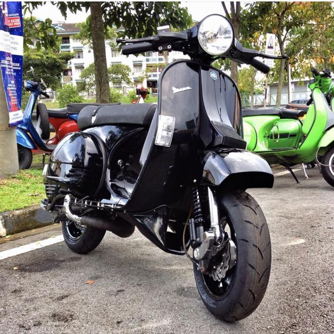 Black Vespa PX custom modified with black saddle 

Cek web vespapx.net for more photo gallery and accessories. hastag mention/tag @vespapxnet for repost 

Cek toped for wheels, parts, accessories, merchandise @vesparkindo
Link in profile

feature @abgbrendo