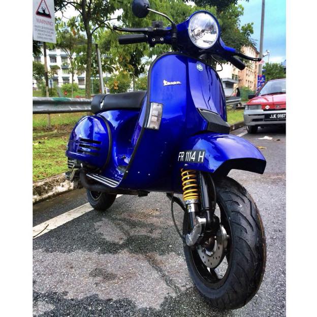Blue Vespa PX custom modified with black saddle black GTS wheels

Cek web vespapx.net for more photo gallery and accessories. hastag mention/tag @vespapxnet for repost 

Cek toped for wheels, parts, accessories, merchandise @vesparkindo
Link in profile

feature @abgbrendo