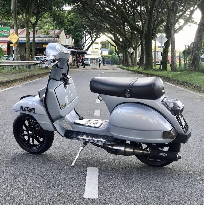 Silver Vespa PX custom modified with black primavera wheels

Cek web vespapx.net for more photo gallery and accessories. hastag mention/tag @vespapxnet for repost 

Cek toped for wheels, parts, accessories, merchandise @vesparkindo
Link in profile


feature @abgbrendo